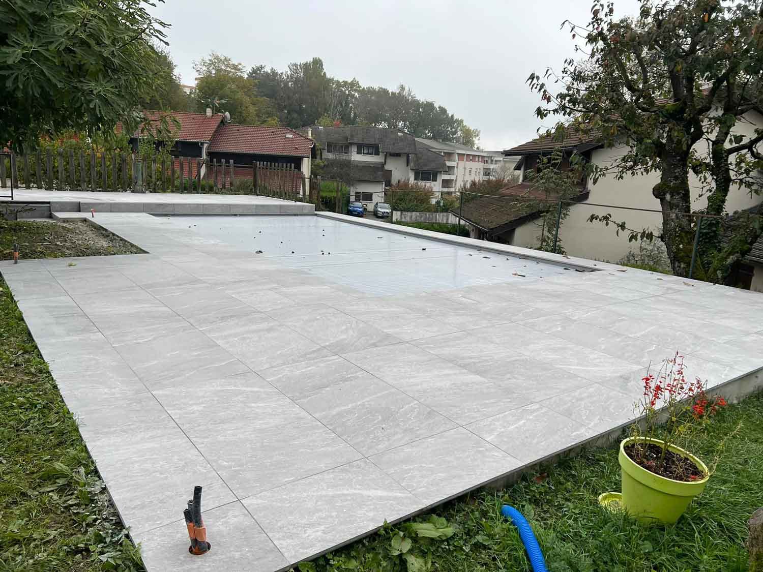Piscine et dalles sur plots